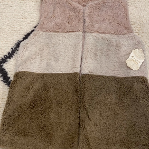 Altard State Faux Fur Vest - Picture 8 of 11